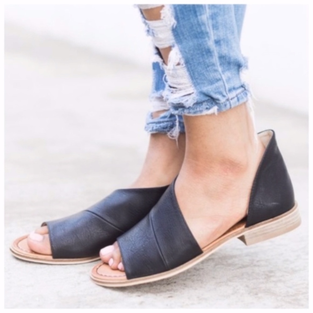 QWENN Cut Out Flats - BLACK - Picture 2 of 5
